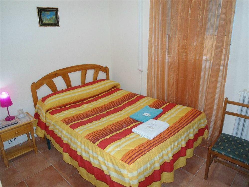 Hostal Florida Madrid Buitenkant foto